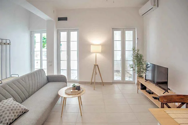 Zwei-Zimmer-Wohnung mit großer Terrasse und Garten, nur 20 Meter vom Strand entfernt! — photo 7